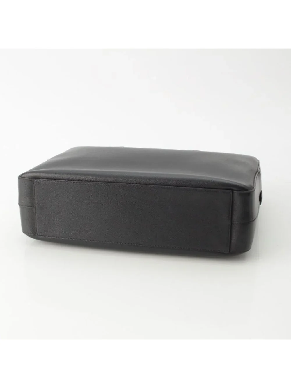 Yves Saint Laurent item status